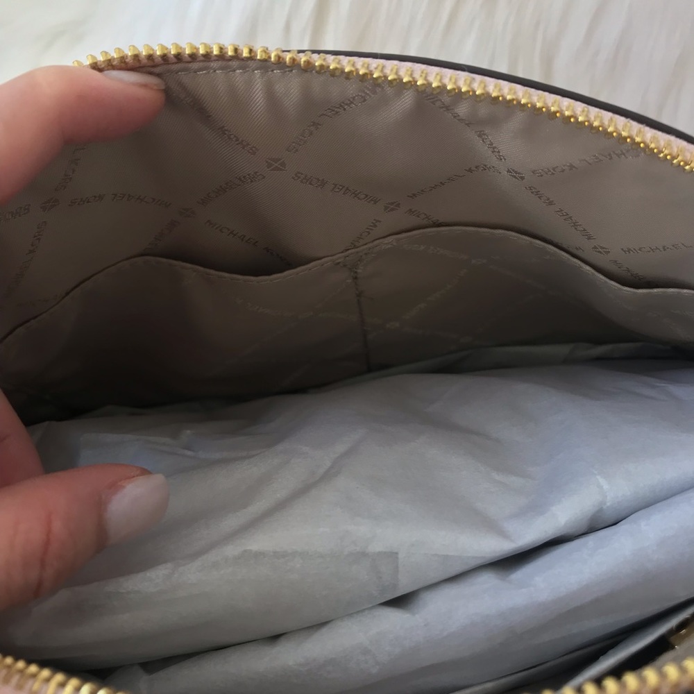 NEW! MICHAEL KORS PURSE AND WALLET - Picture 7 of 8